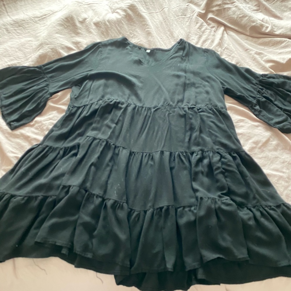 Black v neck dress